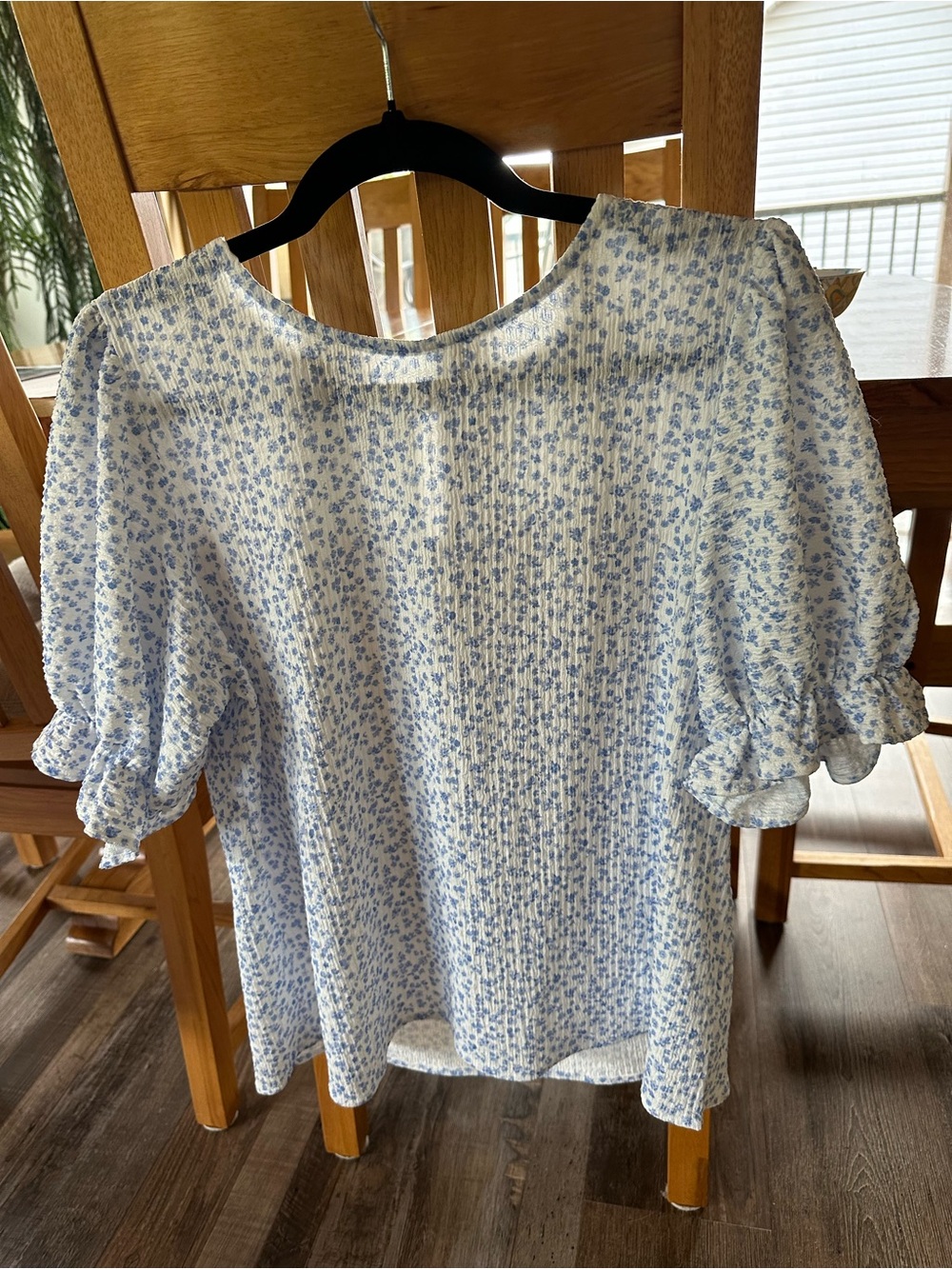 Blue Floral Puff-Sleeve Women’s Top
